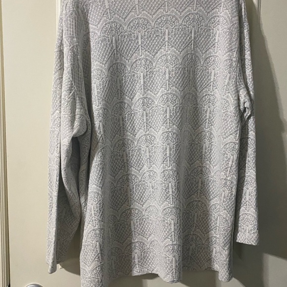 Jane and Delancey Woman’s long Sleeve Knit Top - Picture 2 of 6